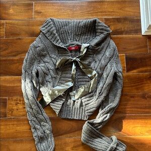 Cable-Knit Cropped Cardigan with Satin Bow — Gray